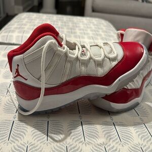Jordan Kids
Air Jordan 11 "Cherry 2022" sneakers, size 2.5C